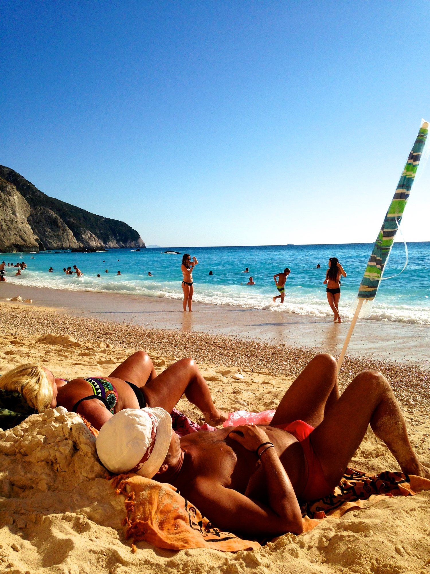 Plage et falaises, Grèce