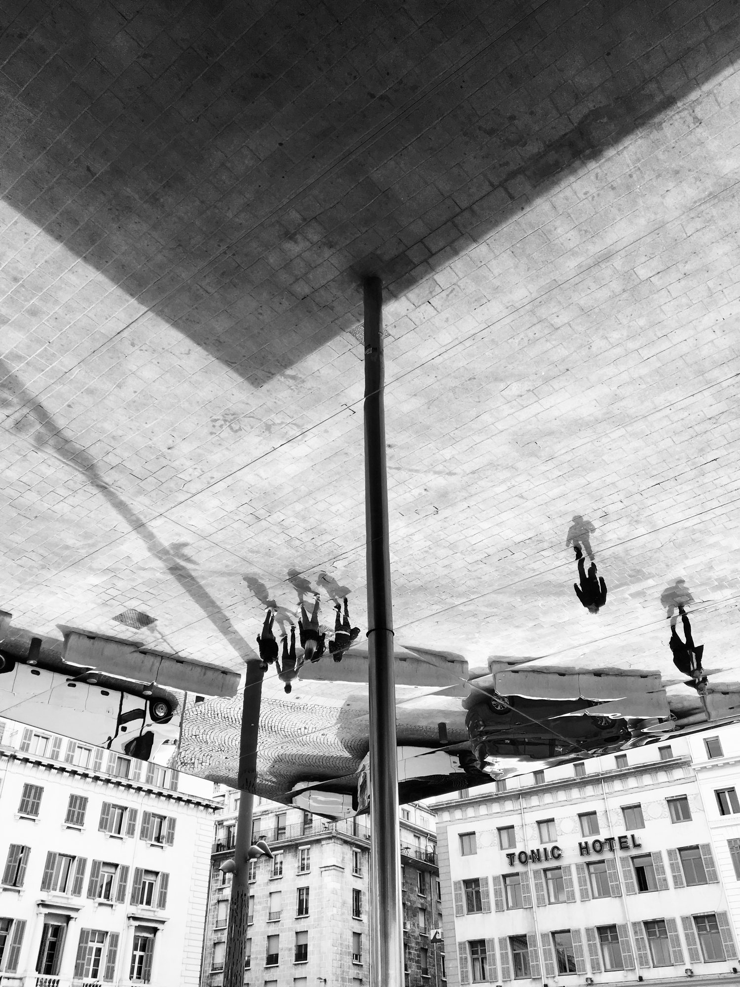 Reflet du plafond miroir du Vieux-Port, Marseille