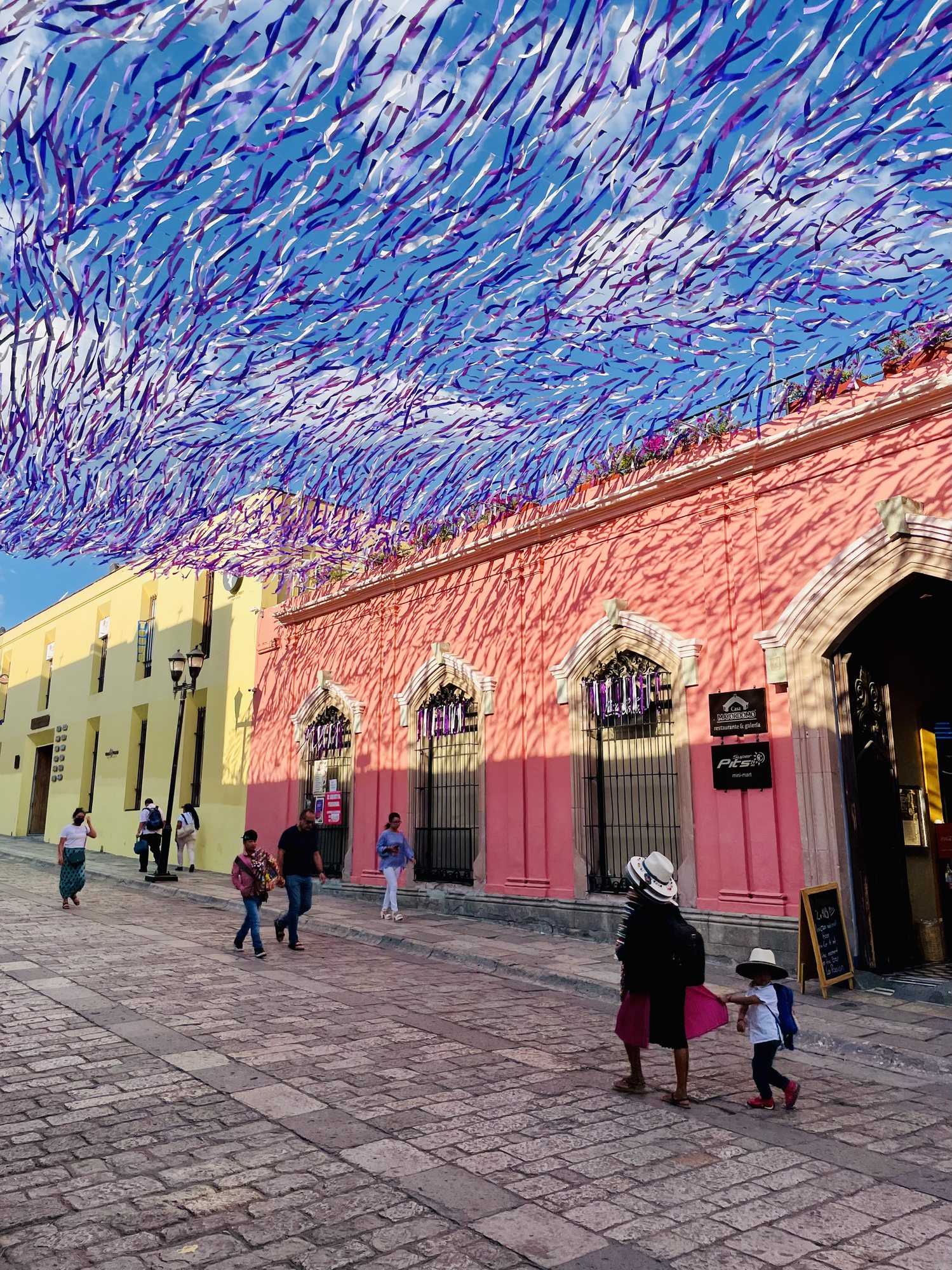 Rue décorée de rubans, Oaxaca, Mexique
